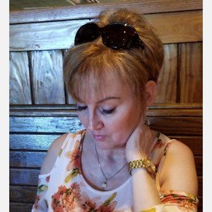 Meet your Posher, Connie